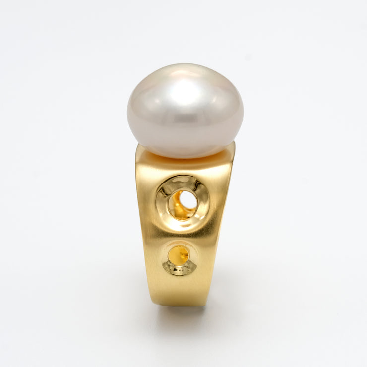 Bubbles Gold Pearl Ring