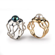 Medusa Black Pearl Gold Ring