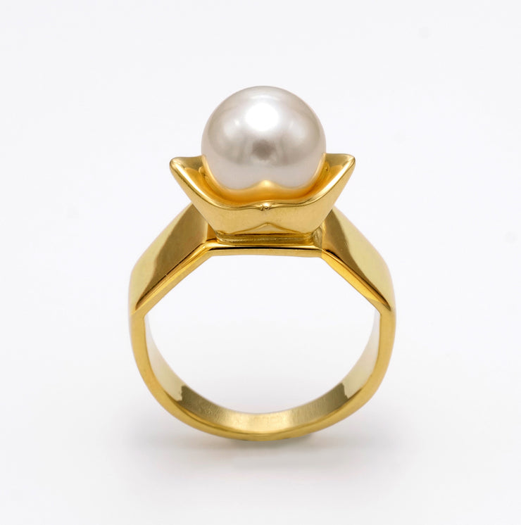 The Queen Gold White Pearl Ring