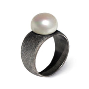 Black and White Pearl Ring